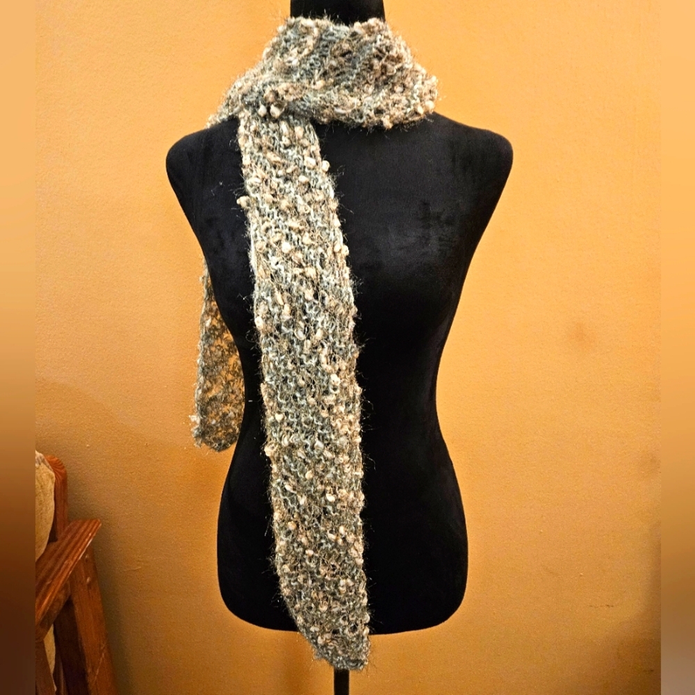 Elegant Green Textured Scarf